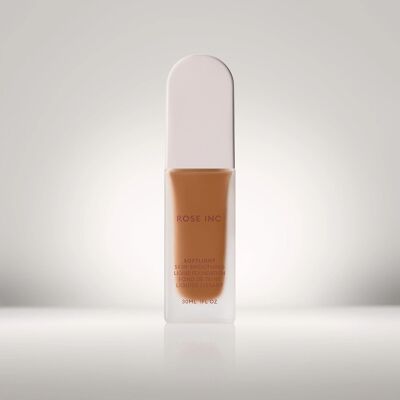 Rose Inc - Fond de teint liquide lissant Softlight 26C Deep Neutral - 30 ml OS - Publicité Rose Inc - Fond de teint liquide lissant Softlight 26C Deep Neutral - 30 ml OS - Publicité