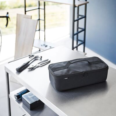 Yamazaki - Sac à outils avec séparateur noir - 36x16x11 cm OS - Publicité Yamazaki - Sac à outils avec séparateur noir - 36x16x11 cm OS - Publicité