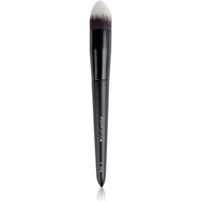 Brushworks Tapered Precision Buffing Brush - Pinceau maquillage NO. 4 - Publicité Brushworks Tapered Precision Buffing Brush - Pinceau maquillage NO. 4 - Publicité