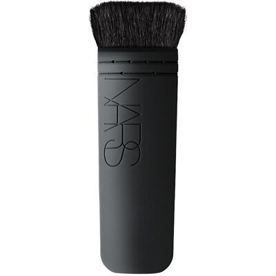 Brosse Kabuki NARS Ita - Pinceau poudre pour femmes - Publicité Brosse Kabuki NARS Ita - Pinceau poudre pour femmes - Publicité