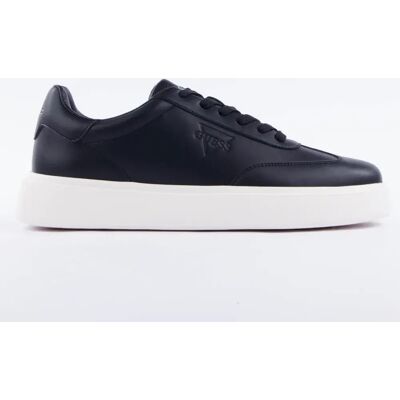 Basket Guess monogramme Homme Noir 45 - Publicité Basket Guess monogramme Homme Noir 45 - Publicité