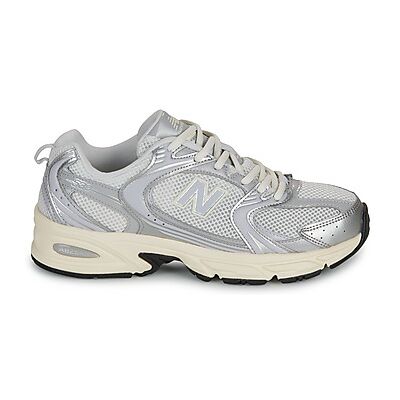 Baskets basses New Balance 530 Argenté 38,40,41 1/2 femmes - Publicité Baskets basses New Balance 530 Argenté 38,40,41 1/2 femmes - Publicité