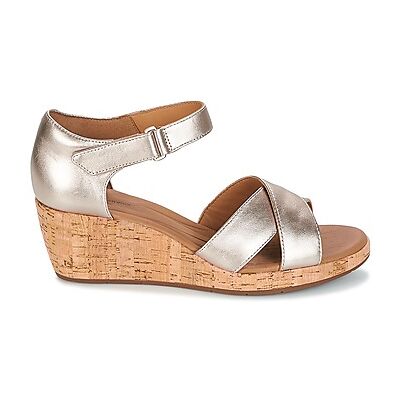 Sandales compensées Clarks UN PLAZA CROSS Doré 37,39 1/2 femmes - Publicité Sandales compensées Clarks UN PLAZA CROSS Doré 37,39 1/2 femmes - Publicité