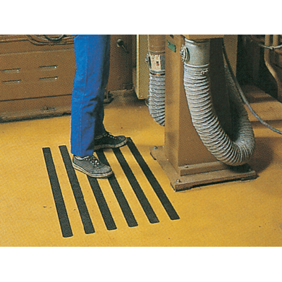 3M Bandes adhésives antidérapantes pour sols Safety Walk - Publicité 3M Bandes adhésives antidérapantes pour sols Safety Walk - Publicité