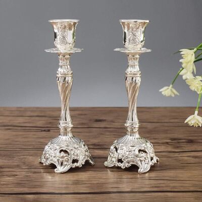 AHLSEN Bravix Lot De 2 Bougeoirs Chandeliers Candélabres En Argenté Métal Decoration, Vintage Bougeoir De Décoration De Table Mariage, Argenté,18.87.97.9cm - Publicité AHLSEN Bravix Lot De 2 Bougeoirs Chandeliers Candélabres En Argenté Métal Decoration, Vintage Bougeoir De Décoration De Table Mariage, Argenté,18.87.97.9cm - Publicité