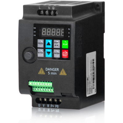 OEM Convertisseur De Fréquence Vectoriel Monophasé Ac220v Vfd Pour La Régulation De Vitesse De Moteur En Continu. Publicité OEM Convertisseur De Fréquence Vectoriel Monophasé Ac220v Vfd Pour La Régulation De Vitesse De Moteur En Continu. Publicité