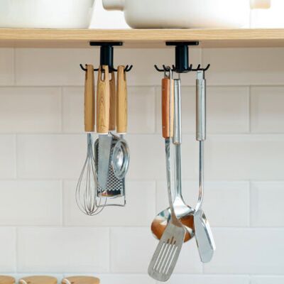 OEM Royaluxe-2 Pièces Rotatif À 360 ° Porte Ustensiles Cuisine,6 Crochets Sous Armoire Support Ustensiles Cuisine,sans Percer Crochets De Rangement Organiseur Rack Pour Salle De Cuisine/bains, Noir - Publicité OEM Royaluxe-2 Pièces Rotatif À 360 ° Porte Ustensiles Cuisine,6 Crochets Sous Armoire Support Ustensiles Cuisine,sans Percer Crochets De Rangement Organiseur Rack Pour Salle De Cuisine/bains, Noir - Publicité