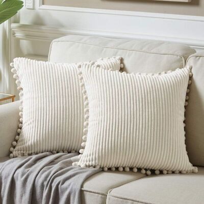 Vision Lot De 2 Housses De Coussin Décoratives Bohèmes À Pompons, En Velours Côtelé Doux, Carrées, Pour Chambre, Voiture Et Salon (45 X 45 Cm, Crème) - Publicité Vision Lot De 2 Housses De Coussin Décoratives Bohèmes À Pompons, En Velours Côtelé Doux, Carrées, Pour Chambre, Voiture Et Salon (45 X 45 Cm, Crème) - Publicité