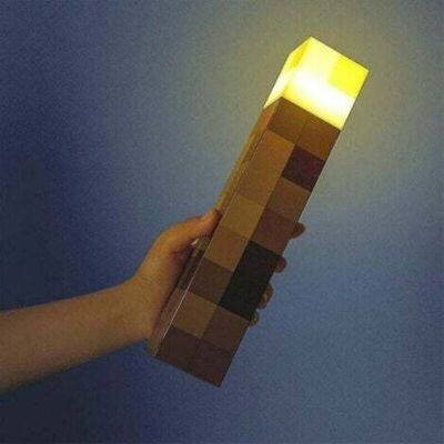 XVX Lampe De Chevet Led En Forme De Torche Minecraft – Veilleuse Décorative Pour Chambre, Design Original Et Lumineux – Trimec - Publicité XVX Lampe De Chevet Led En Forme De Torche Minecraft – Veilleuse Décorative Pour Chambre, Design Original Et Lumineux – Trimec - Publicité