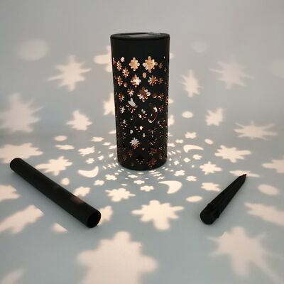 DCKNTY Lanterne Solaire Découpe Étoile Et Lune – Piquet Au Sol Ajouré – Effet Lumière Tamisée Poétique,6 Pièces - Publicité DCKNTY Lanterne Solaire Découpe Étoile Et Lune – Piquet Au Sol Ajouré – Effet Lumière Tamisée Poétique,6 Pièces - Publicité