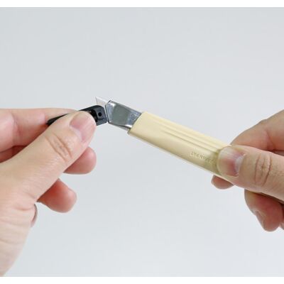 Couteau Utilitaire Nt Cutter A-300 Lame 9 Mm Plastique - Publicité Couteau Utilitaire Nt Cutter A-300 Lame 9 Mm Plastique - Publicité