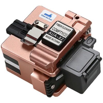 OEM Coupeur De Fibre Optique Haute Précision Comptec Aua-x2 Avec Boîte De Récupération Des Fibres Usagées, Coupe-câbles À Connexion À Froid/fusion À Chaud - Publicité OEM Coupeur De Fibre Optique Haute Précision Comptec Aua-x2 Avec Boîte De Récupération Des Fibres Usagées, Coupe-câbles À Connexion À Froid/fusion À Chaud - Publicité