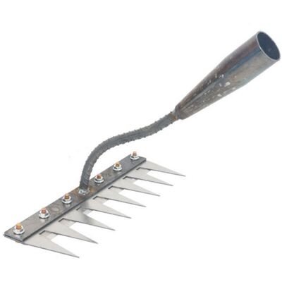 OEM Râteau De Désherbage Scarificateur En Métal Râteau De Désherbage Tenu Dans La Main Houe Creuse Tout En Acier Trempé Outil De Sol Portatif En Acier Houe (à Huit Dents)-crezuo - Publicité OEM Râteau De Désherbage Scarificateur En Métal Râteau De Désherbage Tenu Dans La Main Houe Creuse Tout En Acier Trempé Outil De Sol Portatif En Acier Houe (à Huit Dents)-crezuo - Publicité