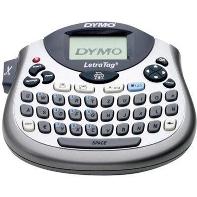 DYMO LetraTag LT-100T - Étiqueteuse - Noir et blanc - thermique direct - Rouleau (1,2 cm) - outil de coupe - impression par 1 ligne, impression par 2 lignes, horloge temps réel Noir - Publicité DYMO LetraTag LT-100T - Étiqueteuse - Noir et blanc - thermique direct - Rouleau (1,2 cm) - outil de coupe - impression par 1 ligne, impression par 2 lignes, horloge temps réel Noir - Publicité