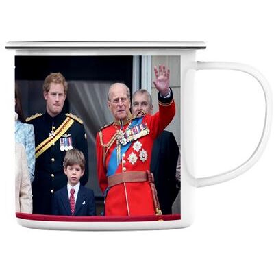 Non communiqué Fabulous Mug en métal émaille Reine Elisabeth II Famille Royal 2019 Blanc - Publicité Non communiqué Fabulous Mug en métal émaille Reine Elisabeth II Famille Royal 2019 Blanc - Publicité