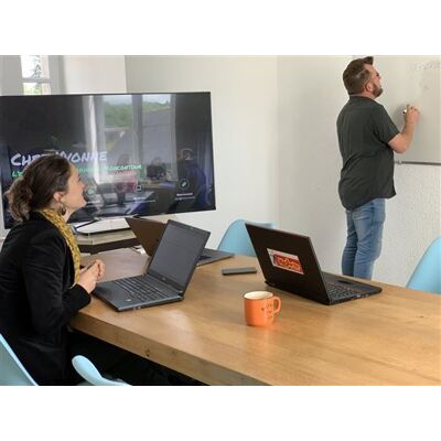 Non communiqué WE Télécommande de présentation sans fil avec pointeur laser intégré - Publicité Non communiqué WE Télécommande de présentation sans fil avec pointeur laser intégré - Publicité