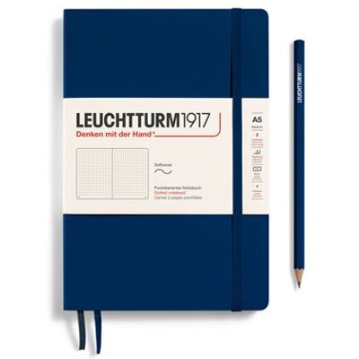 Carnet de notes A5 medium pointillé avec couverture souple Leuchtturm1917 123 pages numérotées Navy Navy - Publicité Carnet de notes A5 medium pointillé avec couverture souple Leuchtturm1917 123 pages numérotées Navy Navy - Publicité