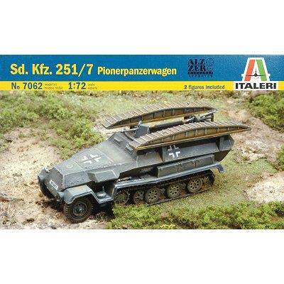 Maquette Half-track Sd. Kfz. 251/7 Pionerpanzerwagen Italeri - Publicité Maquette Half-track Sd. Kfz. 251/7 Pionerpanzerwagen Italeri - Publicité