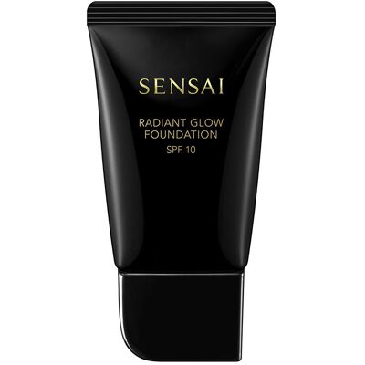Sensai Fond de teint Éclat Radiant SPF10 #102-Beige Ivoire - Publicité Sensai Fond de teint Éclat Radiant SPF10 #102-Beige Ivoire - Publicité