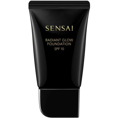 Sensai Fond de teint Éclat Radiant SPF10 #202-Ocre Beige - Publicité Sensai Fond de teint Éclat Radiant SPF10 #202-Ocre Beige - Publicité