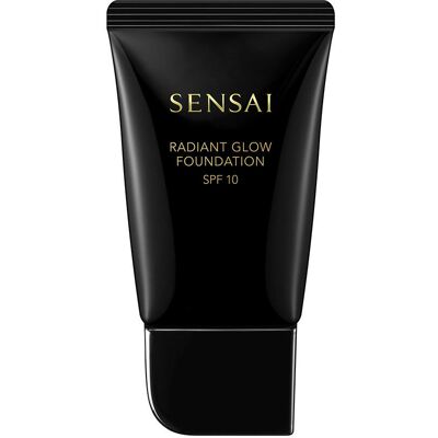 Sensai Fond de teint Éclat Radiant SPF10 #204.5-Beige Chaud - Publicité Sensai Fond de teint Éclat Radiant SPF10 #204.5-Beige Chaud - Publicité