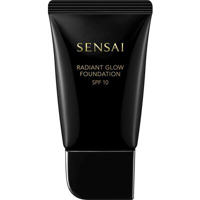 Sensai Fond de teint Éclat Radiant SPF10 #205-Beige Moka - Publicité Sensai Fond de teint Éclat Radiant SPF10 #205-Beige Moka - Publicité