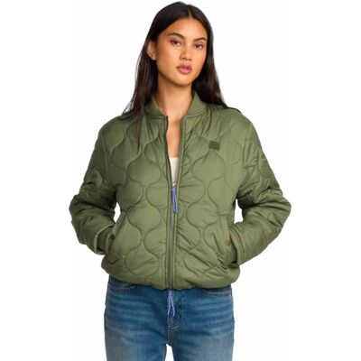 Billabong - Veste courte matelassée - Cliffs Bomber W Treehugger pour Femme - Taille S - Kaki - Publicité Billabong - Veste courte matelassée - Cliffs Bomber W Treehugger pour Femme - Taille S - Kaki - Publicité