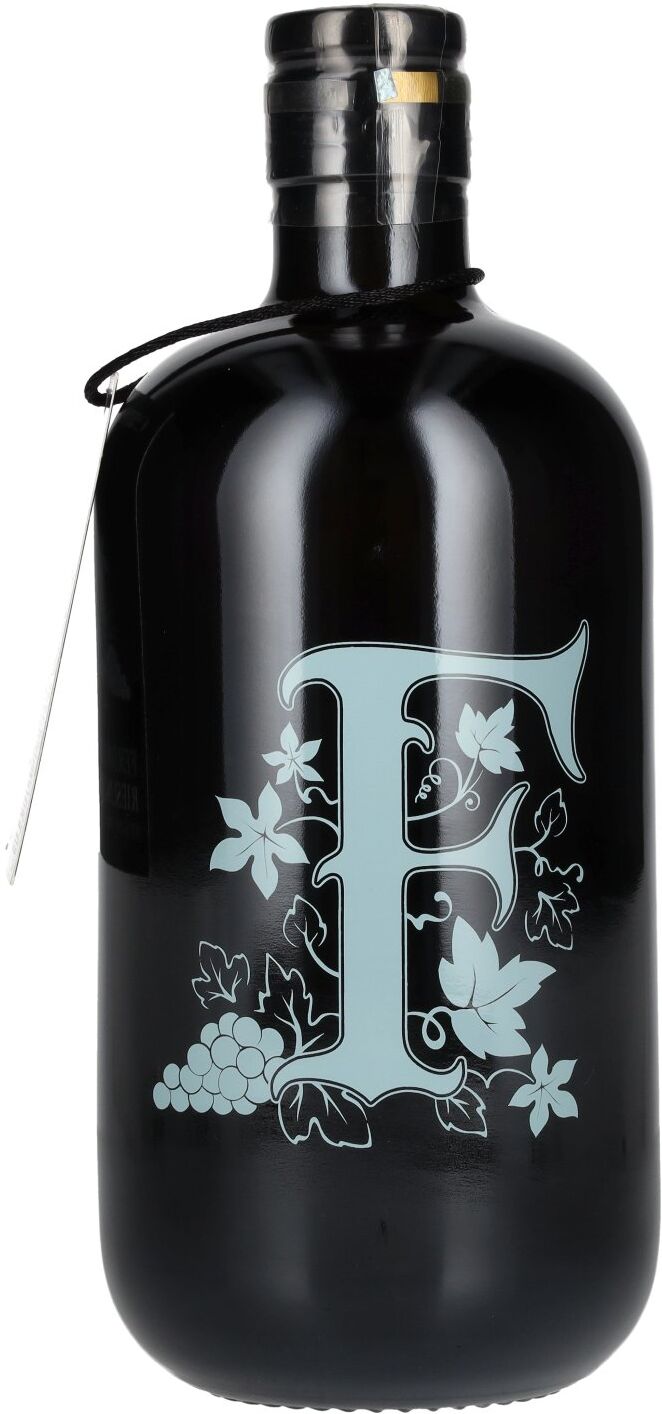 La liqueur de Riesling de Ferdinand est une composition magistrale qui associe le vin de Riesling caractéristique de la région de la Moselle à des fruits triés sur le volet de la région de la Sarre. Le Riesling fruité, issu des coteaux schisteux esca Nez : Intense, fruité d'agrumes, notes de miel, fleurs fraîches des champs. Goût : Léger, élégant, bien équilibré, fruité de pommes mûres, de pêches blanches et de melons. Finale : longue, bien équilibrée. Déguster le Riesling Liqueur pur ou dan image