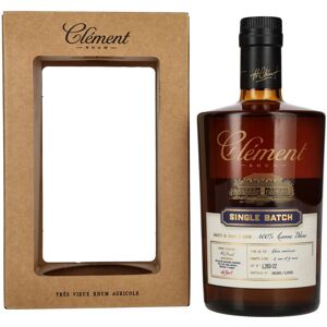 Clément Rhum Clément Trés Vieux Rhum Agricole SINGLE BATCH 100% Canne Bleue 46,5% Vol. 0,5l en boîte cadeau - Publicité Clément Rhum Clément Trés Vieux Rhum Agricole SINGLE BATCH 100% Canne Bleue 46,5% Vol. 0,5l en boîte cadeau - Publicité