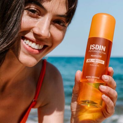 Isdin Hydro Oil SPF 30 (200 ml) - Publicité Isdin Hydro Oil SPF 30 (200 ml) - Publicité