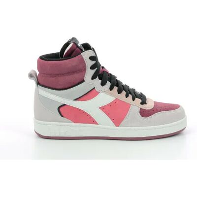 Baskets femme Diadora Magic Suede Rose 37 - Publicité Baskets femme Diadora Magic Suede Rose 37 - Publicité