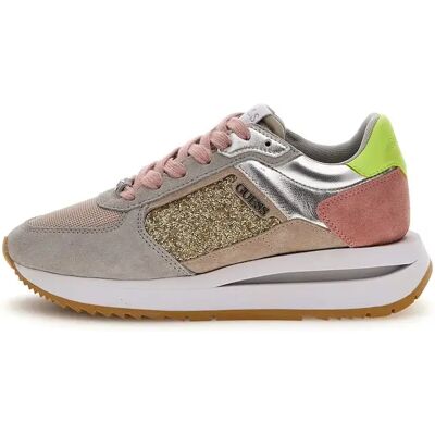 Baskets femme Guess Energy2 Rose 36 - Publicité Baskets femme Guess Energy2 Rose 36 - Publicité