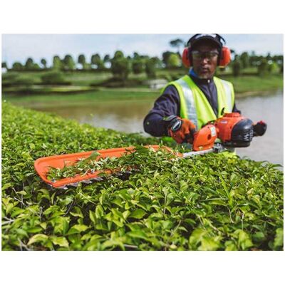 ECHO HCS-3210ES - Taille-haies - Publicité ECHO HCS-3210ES - Taille-haies - Publicité