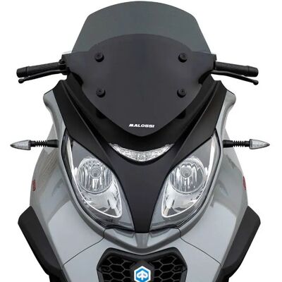 Pare-brise-saute vent scooter Malossi Piaggio 350 Mp3 2018+ 400 Mp3 Sport 2021+ Noir 440x410x3 mm Unisex - Publicité Pare-brise-saute vent scooter Malossi Piaggio 350 Mp3 2018+ 400 Mp3 Sport 2021+ Noir 440x410x3 mm Unisex - Publicité