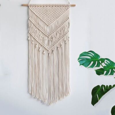 Tapisserie en macramé beige - Décor bohème - Publicité Tapisserie en macramé beige - Décor bohème - Publicité