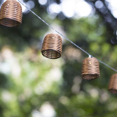 Guirlande lumineuse solaire extérieure - LUMISKY - FORMENTERA - 10 abat-jour rotin LED - Blanc chaud - 38 m Marron - Publicité Guirlande lumineuse solaire extérieure - LUMISKY - FORMENTERA - 10 abat-jour rotin LED - Blanc chaud - 38 m Marron - Publicité