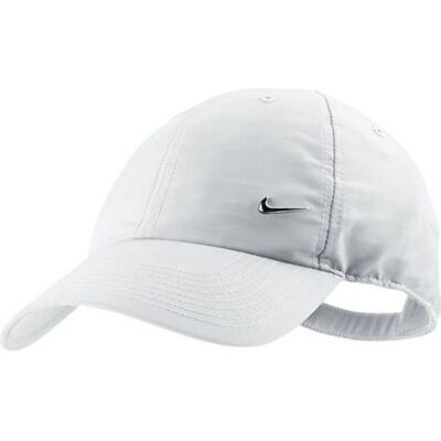 Casquette Blanche Homme Nike Logo en Métal Blanc - Publicité Casquette Blanche Homme Nike Logo en Métal Blanc - Publicité