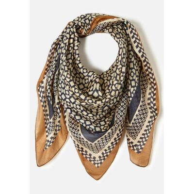 Damart - Foulard graphique pure soie - Marron Graphique Marron - Publicité Damart - Foulard graphique pure soie - Marron Graphique Marron - Publicité
