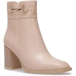 La Modeuse-Bottines-Bottines en simili à talon et bout carrés.Dotées dune bride avec mors doré.Fermeture par un zip sur le côté Blanc - Publicité La Modeuse-Bottines-Bottines en simili à talon et bout carrés.Dotées dune bride avec mors doré.Fermeture par un zip sur le côté Blanc - Publicité