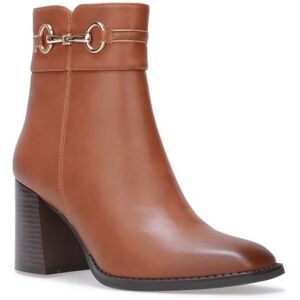 LA MODEUSE Bottines en simili à talon et bout carrés.Dotées dune bride avec mors doré.Fermeture par un zip sur le côté intérieur. pour femme Blanc - Publicité LA MODEUSE Bottines en simili à talon et bout carrés.Dotées dune bride avec mors doré.Fermeture par un zip sur le côté intérieur. pour femme Blanc - Publicité