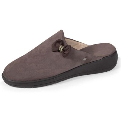 Chaussons mules à petit talon taupe pour femme - ISOTONER - Semelle EVERYWEAR™ - Lavables en machine Gris - Publicité Chaussons mules à petit talon taupe pour femme - ISOTONER - Semelle EVERYWEAR™ - Lavables en machine Gris - Publicité