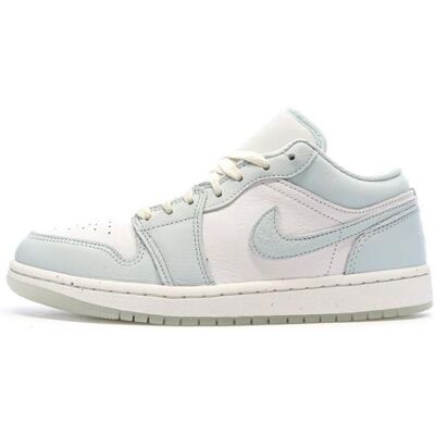 Baskets Bleu Clair/Écru Homme Nike Air Jordan 1 Low Bleu - Publicité Baskets Bleu Clair/Écru Homme Nike Air Jordan 1 Low Bleu - Publicité