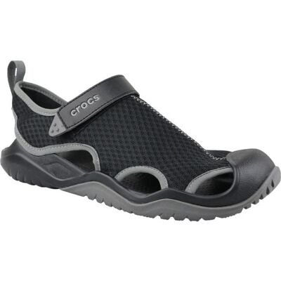 Crocs Swiftwater Mesh Deck Sandal 205289-001 — Sandales homme noires en mesh respirant Noir - Publicité Crocs Swiftwater Mesh Deck Sandal 205289-001 — Sandales homme noires en mesh respirant Noir - Publicité