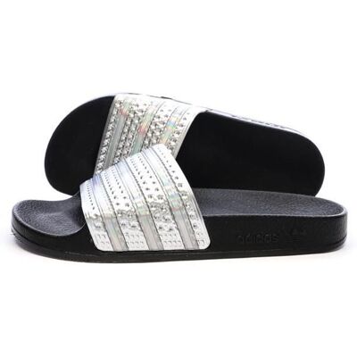 Claquettes Noires/Argent Femme Adidas Adilette Blanc - Publicité Claquettes Noires/Argent Femme Adidas Adilette Blanc - Publicité