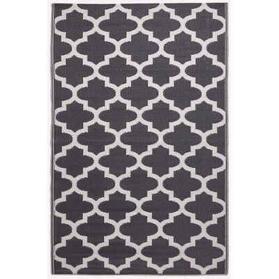 Tapis extérieur jardin imperméable réversible et résistant UV - Nola - 240x300cm - Noir et blanc - Matériaux recyclés-Homescapes Noir - Publicité Tapis extérieur jardin imperméable réversible et résistant UV - Nola - 240x300cm - Noir et blanc - Matériaux recyclés-Homescapes Noir - Publicité