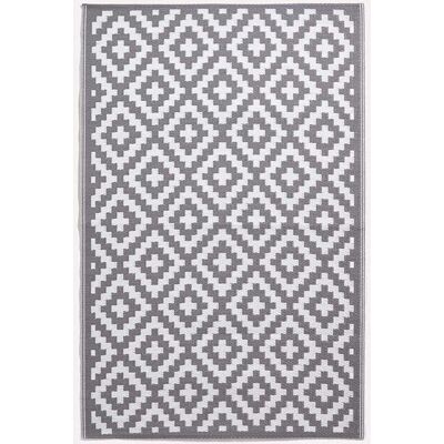 Tapis extérieur jardin imperméable réversible et résistant UV - Zoe - 240 x 300 cm - Gris - Matériaux recyclés - Homescapes Gris - Publicité Tapis extérieur jardin imperméable réversible et résistant UV - Zoe - 240 x 300 cm - Gris - Matériaux recyclés - Homescapes Gris - Publicité