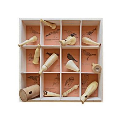 Coffret bois 12 appeaux Oiseaux dEurope Marron - Publicité Coffret bois 12 appeaux Oiseaux dEurope Marron - Publicité