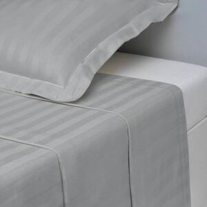 3S. x Tertio (Nos Unis) Drap plat satin de coton rayé TERTIO® - Gris - Perle 180 x 290 cm unisex - Publicité 3S. x Tertio (Nos Unis) Drap plat satin de coton rayé TERTIO® - Gris - Perle 180 x 290 cm unisex - Publicité