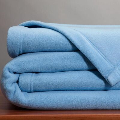Becquet Couverture tempérée 350 g/m² bleu ciel - POLAIRE UNIE 75 x 100 cm unisex - Publicité Becquet Couverture tempérée 350 g/m² bleu ciel - POLAIRE UNIE 75 x 100 cm unisex - Publicité
