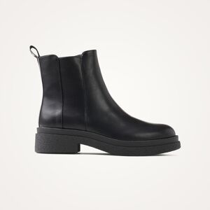 Vanessa Wu Bottines noires 41 female - Publicité Vanessa Wu Bottines noires 41 female - Publicité